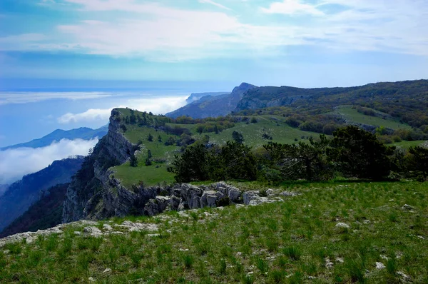 Bella vista sulle rocce e sui campi. Natura della Crimea centrale — Foto Stock
