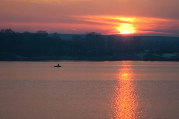 Prachtige zonsondergang in het meer. HDR-beeld — Stockfoto