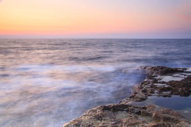 Güzel deniz manzarası. Kırım, Avrupa ve Ukrayna 'nın Rocky batı maliyeti