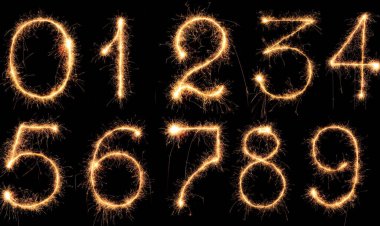 0 numaralı parlayan ışıltı siyah arka planda izole edildi. Tebrik kartı ve tatil broşürü için güzel parlayan tasarım ögesi.