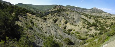 Kayaların ve tarlaların güzel manzarası. Orta Kırım 'ın Doğası