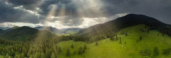 Wide-angle panoramic shot of beautiful meadows, hills and trees in Synevyrska glade next to Synevyr lake. Majestic and wonderful landscapes of the Carpathian mountains in Ukraine — Stock Photo, Image