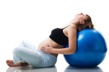 pratik Yoga topu ile hamile kadın