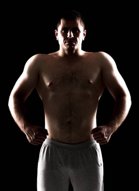 güzel ve güçlü genç adam