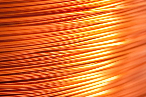 Elektronik aletler için bakır tel. Merkeze odaklı ve sağ ve solun bulanık kenarlı. Elektrik endüstrisindeki elektronik bileşenlerin üretimi için tasarlandı..