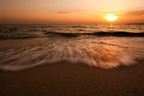 Sunset over sea. Beautiful colorful sunset over the Black Sea in Crimea. Ukraine. — Stock Fotó