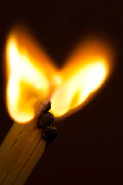 Pożar, zapłon, moment zapłonu siarki na zapałkach — Zdjęcie stockowe