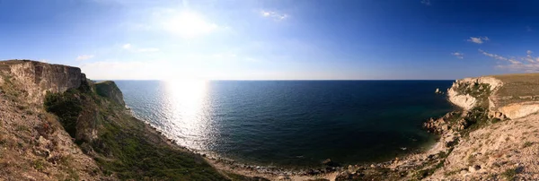 Beautiful colorful sunset over the Black Sea in Crimea. Ukraine — Stock Photo, Image