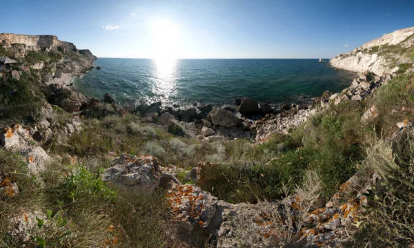 Sunset over sea. Beautiful colorful sunset over the Black Sea in Crimea. Ukraine. — Foto de Stock