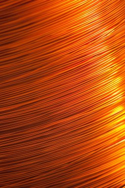 Elektronik aletler için bakır tel. Merkeze odaklı ve sağ ve solun bulanık kenarlı. Elektrik endüstrisindeki elektronik bileşenlerin üretimi için tasarlandı..