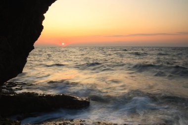 Güzel deniz manzarası. Kırım, Avrupa ve Ukrayna 'nın Rocky batı maliyeti