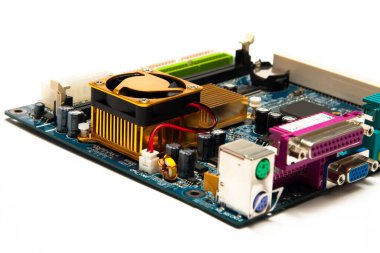 Modern Elektronik Araştırma, Geliştirme Tesisi: Kara Kadın Mühendis Bilgisayar Anakart Lehim Yapıyor. Bilim adamları PCB, Silikon Mikroçipler, Yarı iletkenler tasarlıyor. Orta boy yakın çekim.