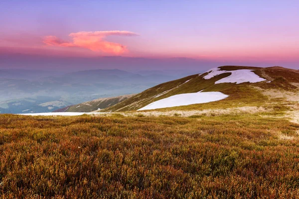 Dağlarda gün batımı - HDR Özeti