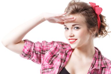 Yan profil fotoğrafı. Çekici, pozitif bir kızın el ele tutuşması. Alnına bak.