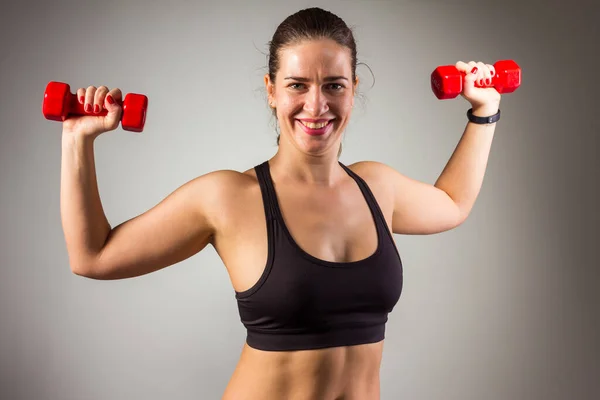 Mulher fitness trabalhando no chão isolado em um fundo branco — Fotografia de Stock