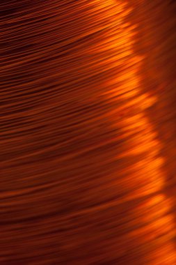 Elektronik aletler için bakır tel. Merkeze odaklı ve sağ ve solun bulanık kenarlı. Elektrik endüstrisindeki elektronik bileşenlerin üretimi için tasarlandı..