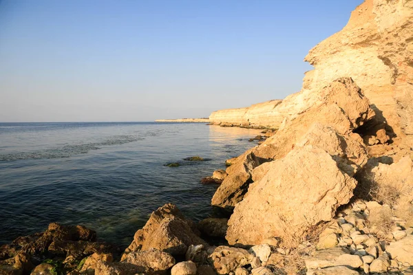 Hermoso paisaje marino. El coste rocoso occidental de la Crimea, Europa, Ucrania — Foto de Stock