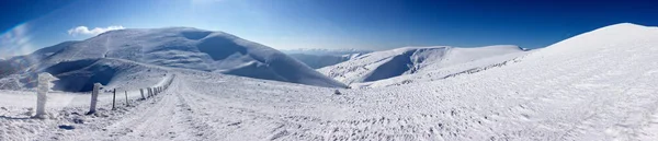 Carpathian mountains in winter. Winter landscape taken in mountains. — Stock Photo, Image