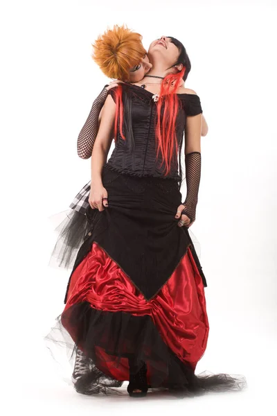 Retrato de uma bruxa gótica de cabelo ruivo. Cabelo vermelho bizarro menina gótica. Estúdio. — Fotografia de Stock
