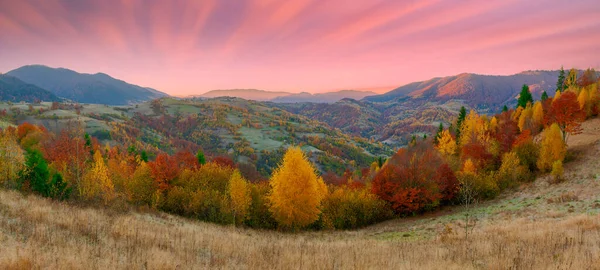 Maravillosa Vista Las Montañas Que Brillan Bajo Luz Del Sol — Foto de Stock