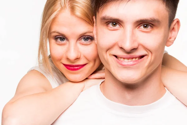 Gelukkig Paar Mannelijke Vrouwelijke Omhelzing Geïsoleerd Witte Achtergrond Hoge Kwaliteit — Stockfoto
