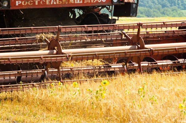 Trator Moderno Campo Com Complexo Para Arado Conceito Trabalho Campo — Fotografia de Stock