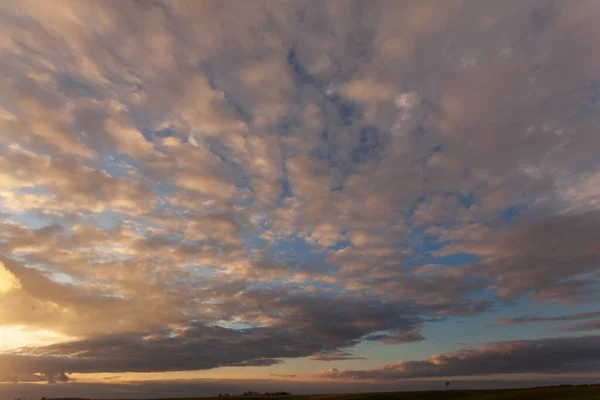 Σύννεφα Στον Ουρανό Σούρουπο Ουρανός Πριν Ηλιοβασίλεμα Υψηλής Ποιότητας Φωτογραφία — Φωτογραφία Αρχείου