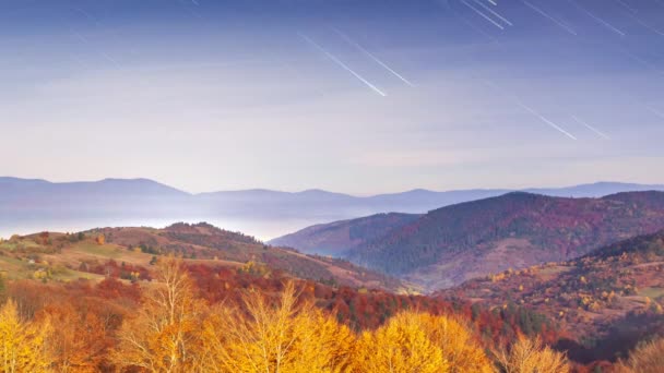 Timelapse Rörliga Stjärnspår Natthimlen Vintergatans Galax Roterar Över Bergskedjan Sommaren — Stockvideo