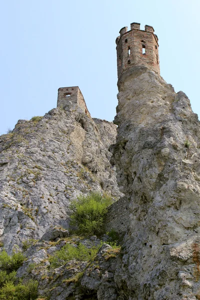 Castillo de Devin cerca de Bratislava (en la frontera con Austria ) — Foto de Stock