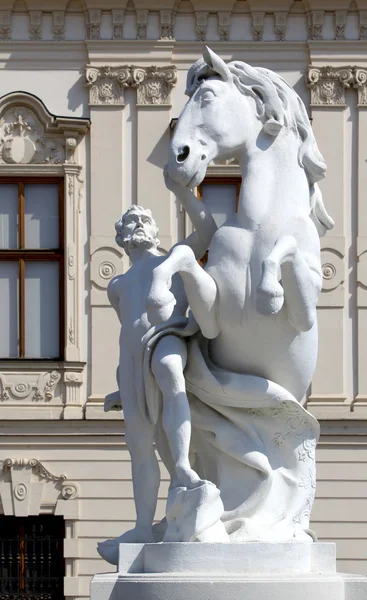 Belvedere paleis standbeeld — Stockfoto