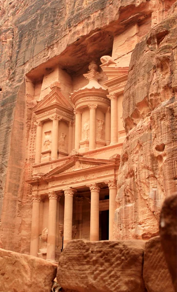 Die Schatzkammer von Petra, verlorene Felsenstadt Jordaniens. — Stockfoto