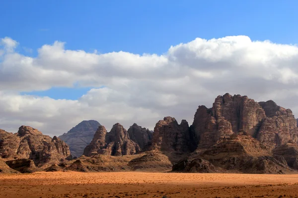 Wadi Rum Çölü. Güzel manzara. Ürdün. — Stok fotoğraf