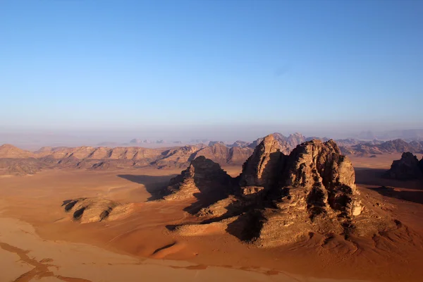 Wadi Rum Deserto bellissimo paesaggio dall'alto. Giordania . — Foto Stock