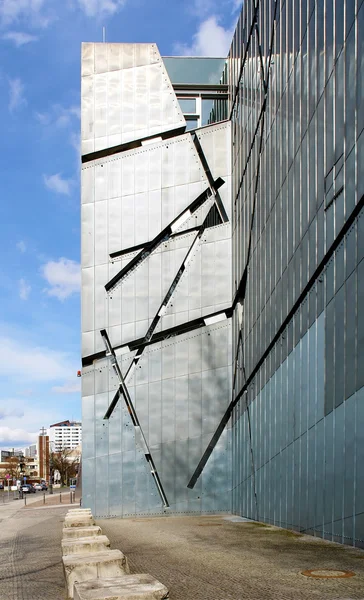 Gevel van het Joods museum, project van de architect daniel libeskind — Stockfoto