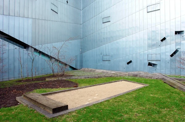 A zsidó Múzeum, a projekt a Daniel Libeskind építész a homlokzati — Stock Fotó