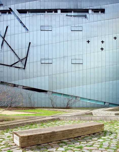 Gevel van het Joods museum, project van de architect daniel libeskind — Stockfoto