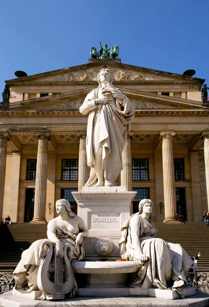 Socha náměstí Gendarmenmarkt — Stock fotografie