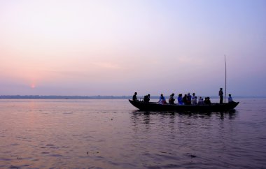 sunrise adlı ganjes Nehri'nde tekne turu