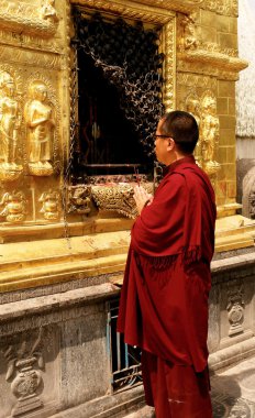 keşiş swayambhunath stupa tapınak Katmandu eteklerinde