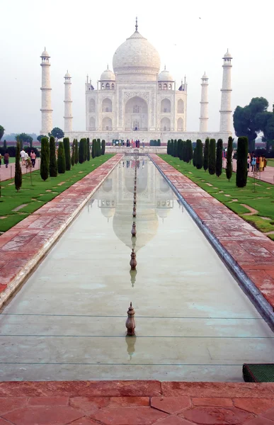 Přehled taj mahal a zahrada — Stock fotografie