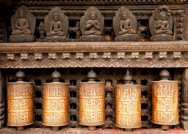 Gebetsmühlen am Affentempel swayambhunath in Kathmandu — Stockfoto