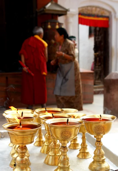 Bougies de prière dans le stupa bodhnath — Photo
