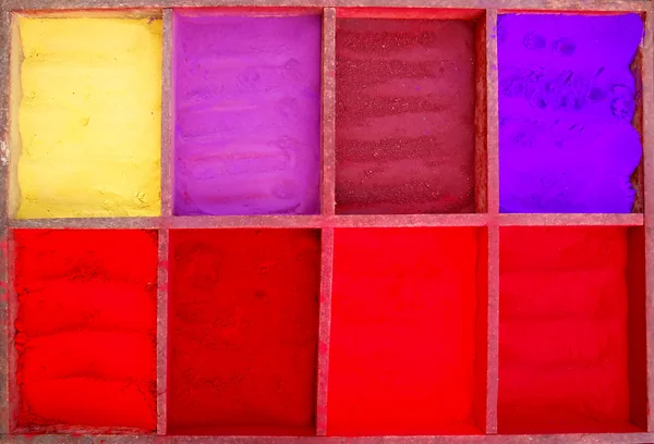 Polvo de tika de color brillante utilizado en la religión hindú — Foto de Stock