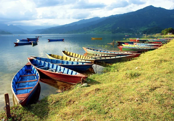 Boats in Fewa Lake — Stock Photo, Image