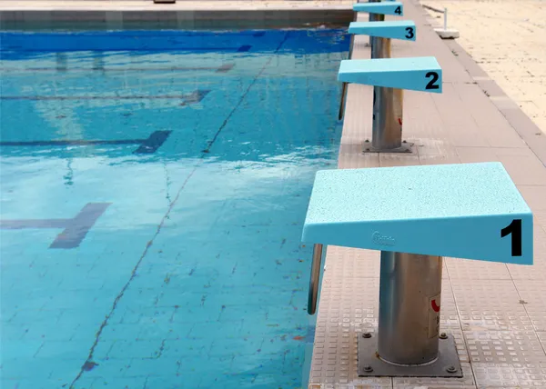 Zwemmen concurrentie duiken boards — Stockfoto