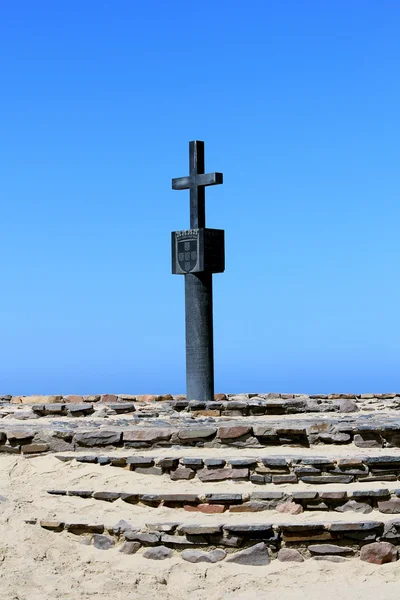 Kamienny krzyż na Przylądek krzyż wybrzeża zatoki, szkielet Namibii — Zdjęcie stockowe