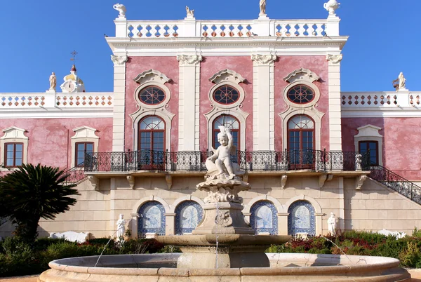 Fuente del Palacio de Estoi, obra de arquitectura romántica —  Fotos de Stock