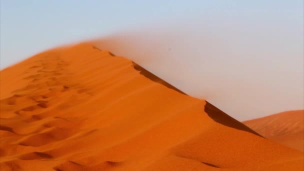 Піщані дюни краєвид Sossusvlei в пустелі Nanib, поблизу Sesriem, Намібія — стокове відео