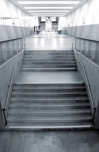 Moderna architettura della stazione della metropolitana dettaglio prospettiva — Foto Stock