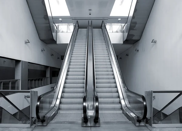 Moderna architettura della stazione della metropolitana dettaglio prospettiva — Foto Stock